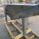 4422 bunker with screw feeder conveyor