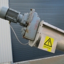 4422 bunker with screw feeder conveyor