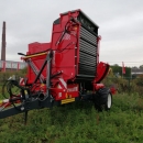 5077 Dewulf GBC carrot harvester with bunker