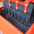 5130 Dewulf GBC carrot harvester with bunker