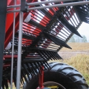 5130 Dewulf GBC carrot harvester with bunker