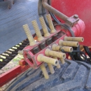 3352 Simon carrot harvester 1 row with bunker