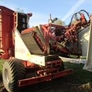 3352 Simon carrot harvester 1 row with bunker