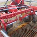 5734 Kverneland Underhaug UN2600 potato harvester