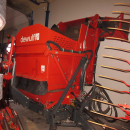 5739 Dewulf GBC carrot harvester 1 row with bunker