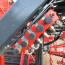 5813 Dewulf GBC carrot harvester 1 row with bunker
