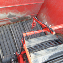5813 Dewulf GBC carrot harvester 1 row with bunker