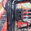 5813 Dewulf GBC carrot harvester 1 row with bunker