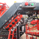 5896 Dewulf GBC carrot harvester with bunker