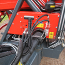 5896 Dewulf GBC carrot harvester with bunker