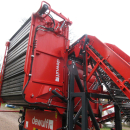 5896 Dewulf GBC carrot harvester with bunker