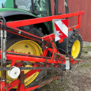 6079 Dewulf carrot harvester with elevator