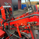 6079 Dewulf carrot harvester with elevator