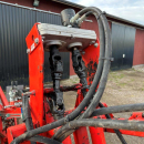 6079 Dewulf carrot harvester with elevator