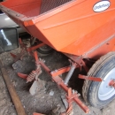 3432 Underhaug UN 2 row potato planter with fertilizer