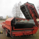 3794 Underhaug UN 2200 onion harvester with elevator