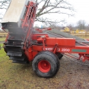 3794 Underhaug UN 2200 onion harvester with elevator