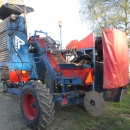 3842 Asa-Lift carrot harvester T-100B with bunker