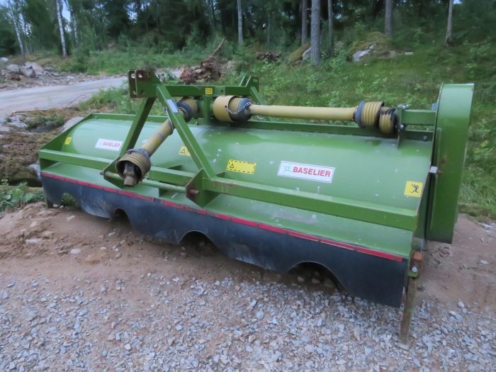 4130 Baselier Haulm topper LKB320