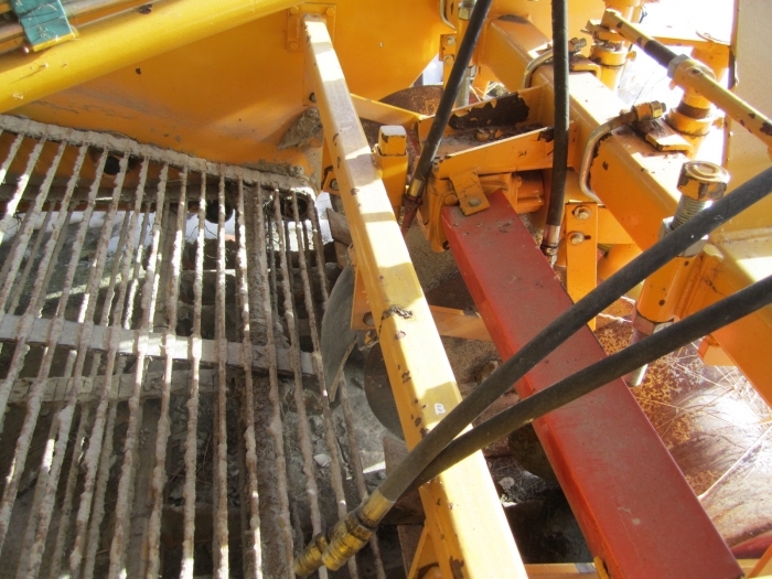 3201 SAMON windrower to potato
