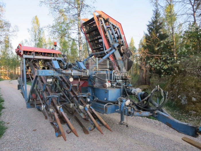 4350 Asa-Lift carrot harvester T-200E 2 row with elevator