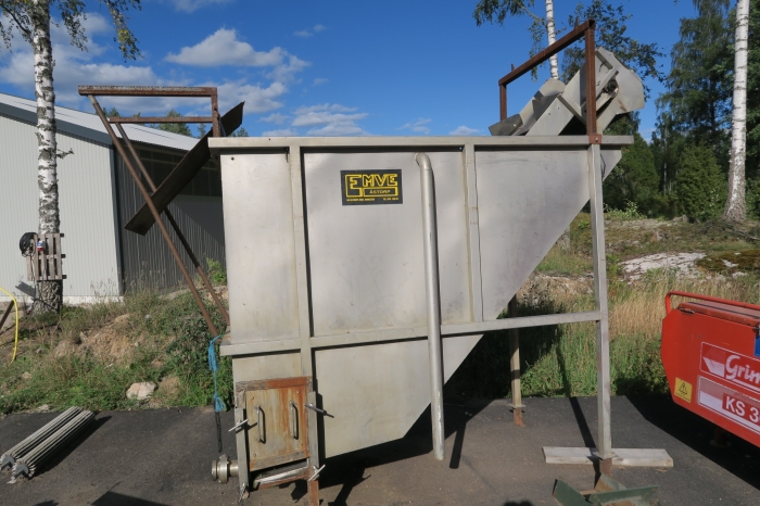4400 EMVE stainless steel Bunker mit brush washing unit