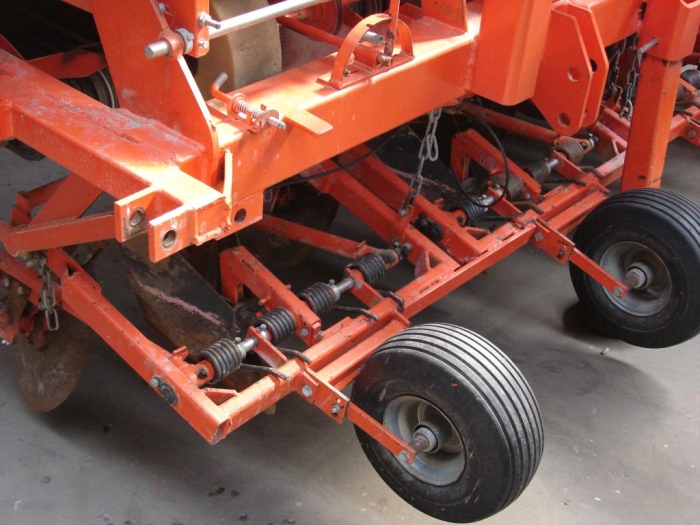 3237 Structural potato planter 4 row belt planter