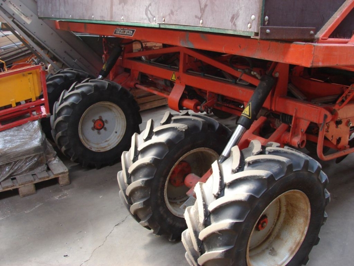 3237 Structural potato planter 4 row belt planter