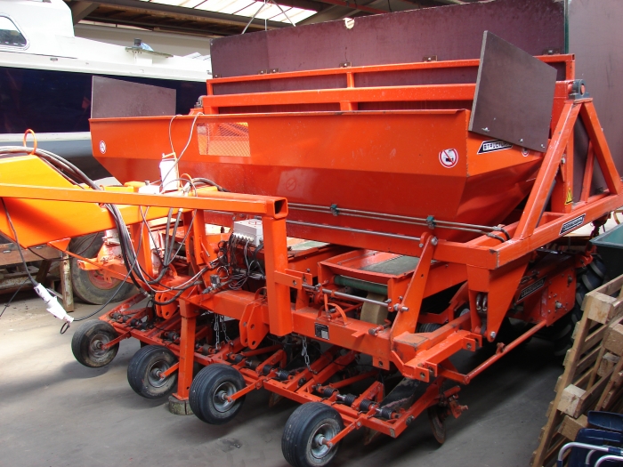 3237 Structural potato planter 4 row belt planter