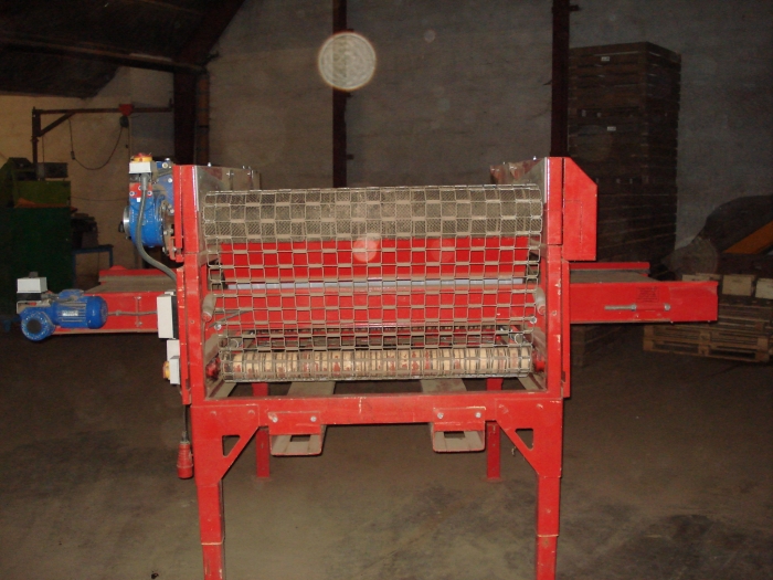 3023 TONG screen grader 1200 mm with reversible cross conveyor 