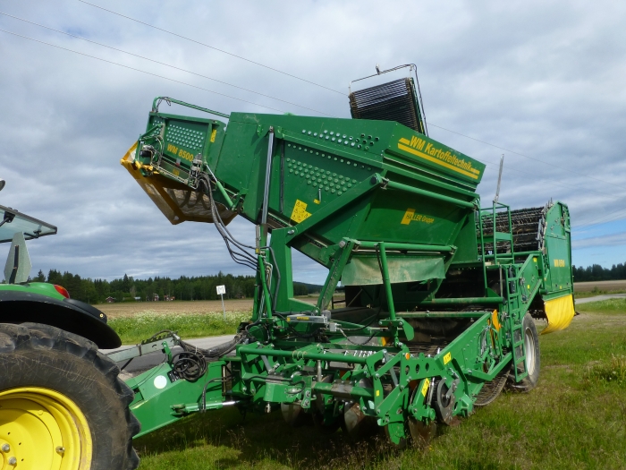 4592 Wuhlmaus WM 8500 2 row potato harvester