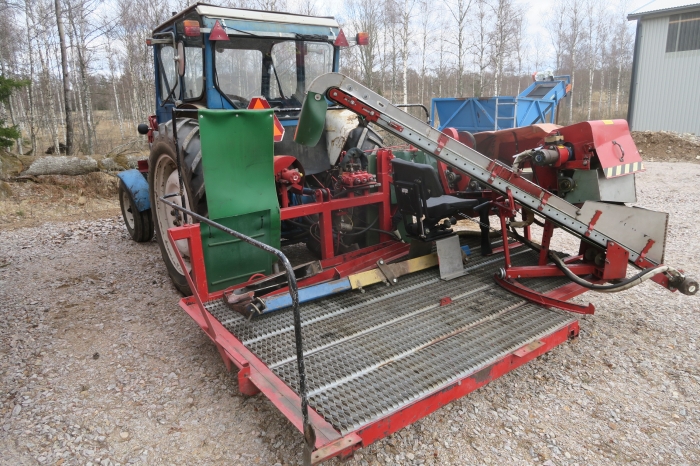 4626 Scott Viner Chives harvester