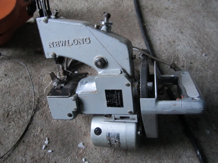 3191 NEWLONG sewing machine hand model with hanger