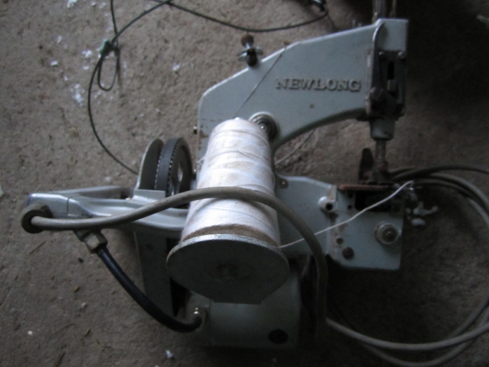 3191 NEWLONG sewing machine hand model with hanger