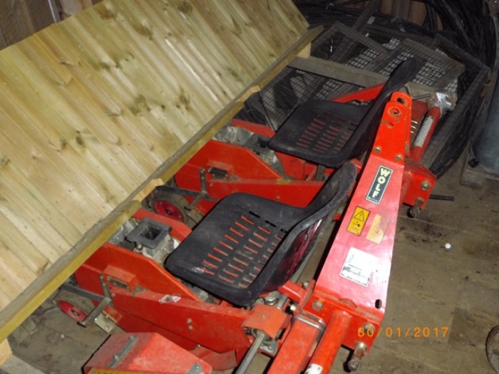 4779 Checchi & Magli Wolf Transplanter