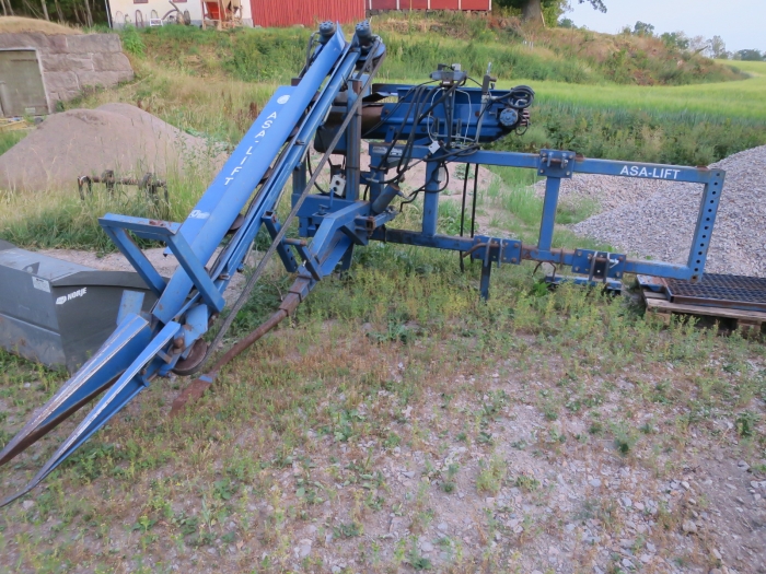 4837 Asa-Lift harvester for bunch carrots