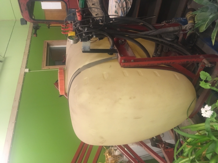 4995 Hardi sprayer 10 m boom, 800 liter good condition