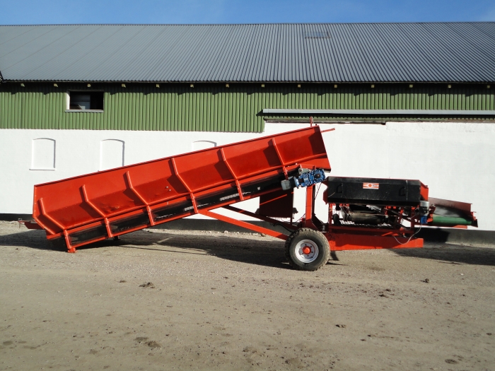3305 EKKO receiving hopper with screen grader