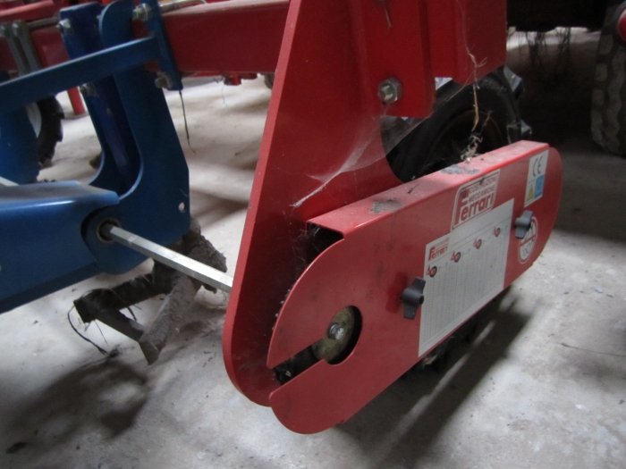 3228 Ferrari planting machine 3 row for cubic plants