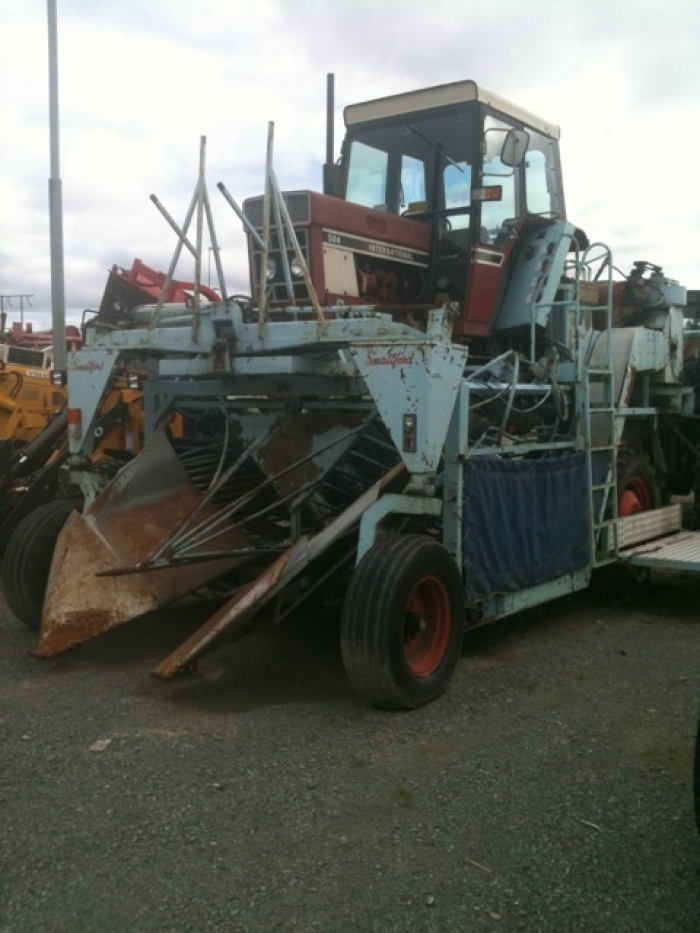 3103 Smallford Blackcurrant harvester selfpropelled