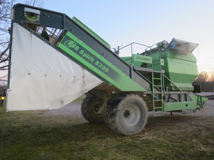 5164 AVR Spirit 8200 potato harvester