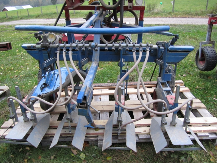 3114  Egedal with Hardi band sprayer
