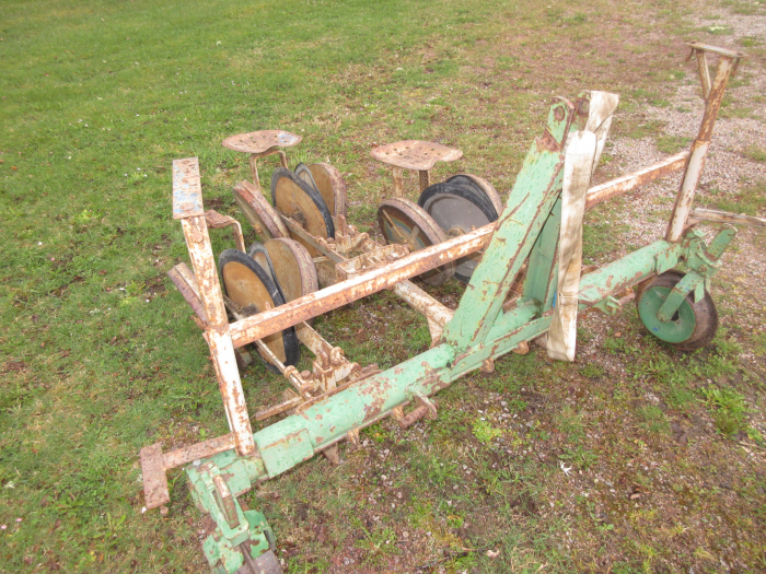5428 Accord transplanter 3 row small