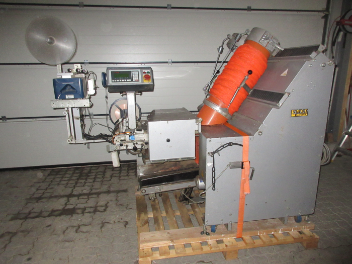5516 C-Pack VAC 929 Net clipper automatic net bagger