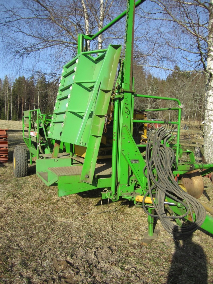 3355 Wühlmaus 1033 potato harvester with screen grader