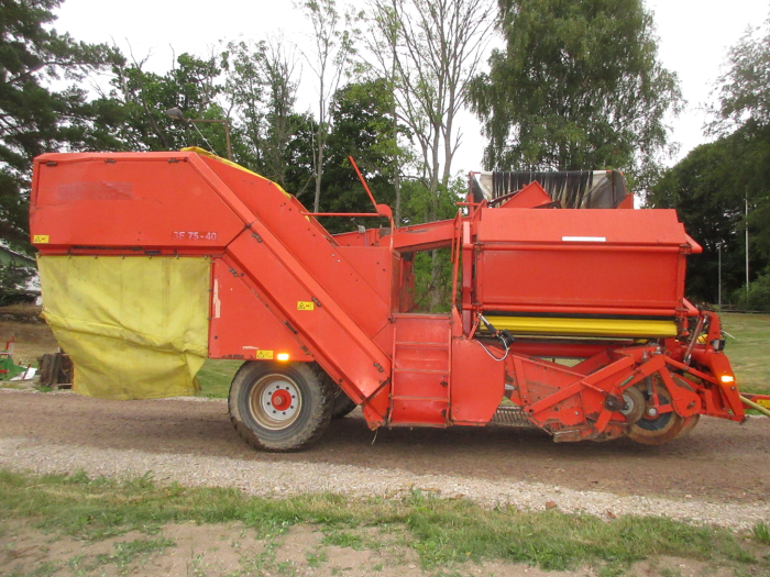 5669 Grimme SE75-40 potato harvester