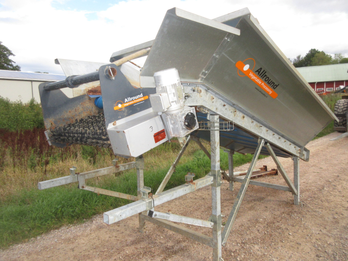 5686 Allround feeding bunker with star cleaning rollers
