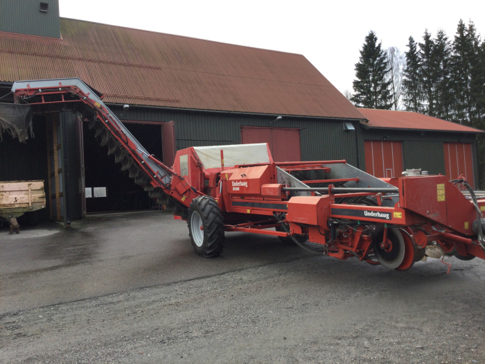 5734 Kverneland Underhaug UN2600 potato harvester