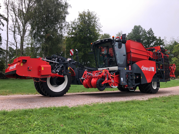 5751 Dewulf RA3060 potato harvester