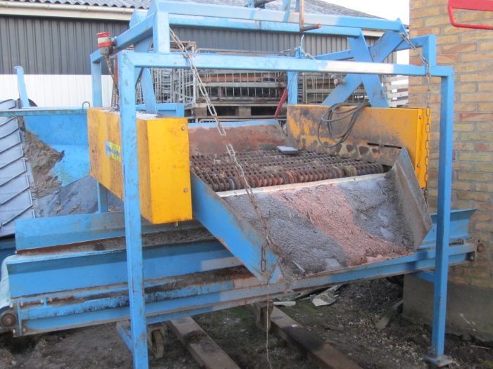 3375 Euro Jabelmann receiving hopper with roller cleaner